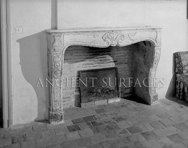 Antique Parisian stone Fireplace 'Cheminée antique parisienne en pierre' Louis XV
